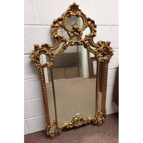 1042 - GILT WALL MIRROR WITH FLORAL & REGAL DESIGN TO FRAME, APPROX 75 X 59 CM (INSIDE FRAME)