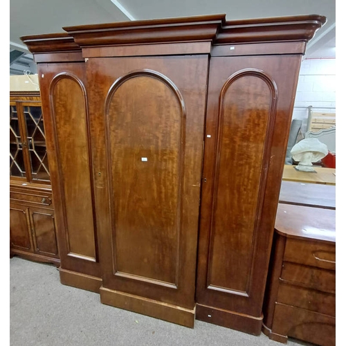 117 - 19TH CENTURY MAHOGANY TRIPLE DOOR WARDROBE ON PLINTH BASE. 215CM TALL