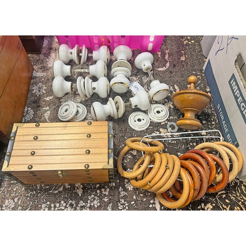 1218 - WHITE & GILT PORCELAIN DOOR HANDLES, CURTAIN RINGS, BRASS STUDDED WOODEN JEWELLERY BOX, ETC