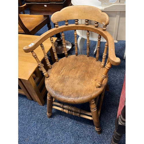 36 - EARLY 20TH CENTURY ELM OPEN ARMCHAIR ON TURNED SUPPORTS