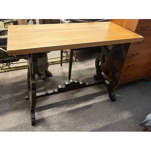 45 - OAK TOPPED RECTANGULAR TABLE WITH PAINTED SHAPED ENDS.  120CM LONG