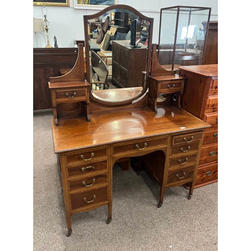 51 - LATE 19TH CENTURY OR EARLY 20TH CENTURY CROSSBANDED MAHOGANY DRESSING TABLE WITH SWING MIRROR & 2 FR... 