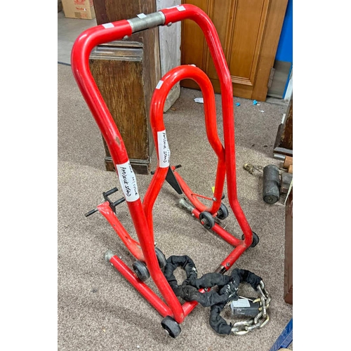 6095 - FRONT AND REAR MOTORCYCLE PADDOCK STANDS WITH CHAIN AND LOCK