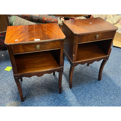 73 - PAIR OF 20TH CENTURY MAHOGANY SINGLE DRAWER BEDSIDE CHESTS ON SABRE SUPPORTS.