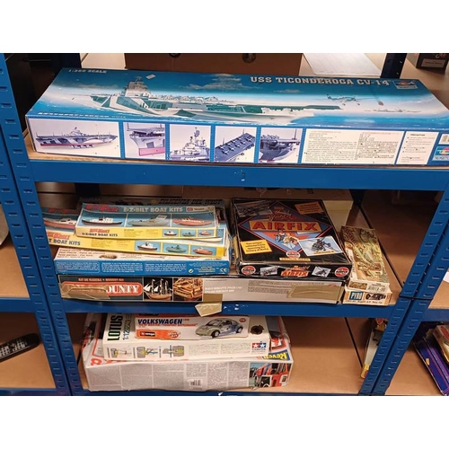 2175 - SELECTION OF VARIOUS MODEL BOAT AND CAR KITS. ALL UNCHECKED