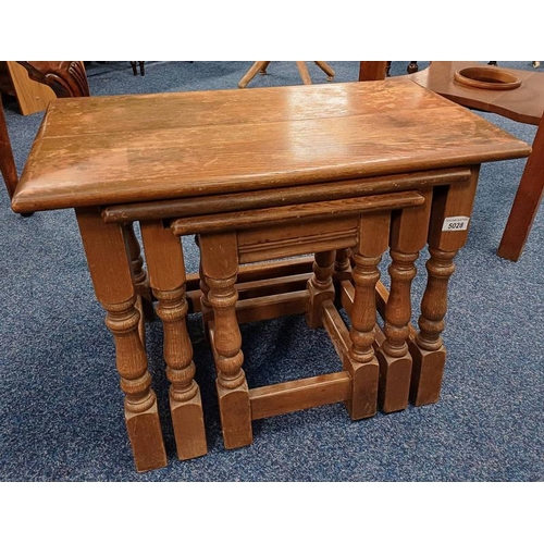 5028 - OAK NEST OF 3 TABLES LENGTH - 60 CMS