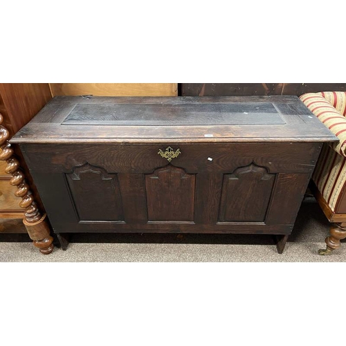 5307 - 18TH/19TH CENTURY ELM COFFER WITH LIFT-UP LID TOP, 152CM WIDE