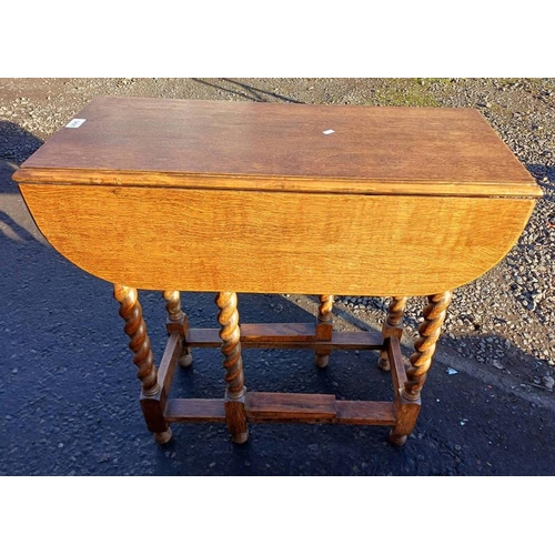 5428 - OAK GATE LEG TABLE ON BARLEY TWIST SUPPORTS.  76 CM LONG