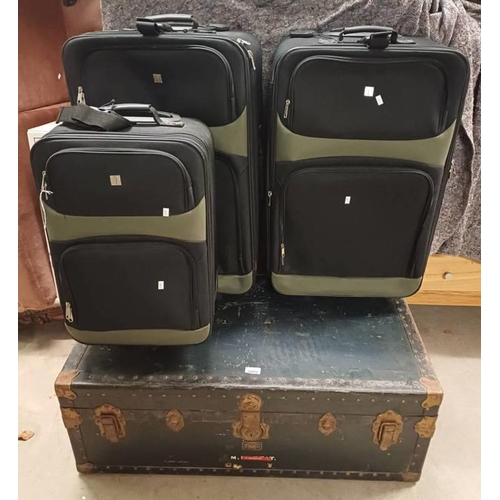 6002 - SET OF 3 SUITCASES & STORAGE TRUNK WITH METAL FIXTURES