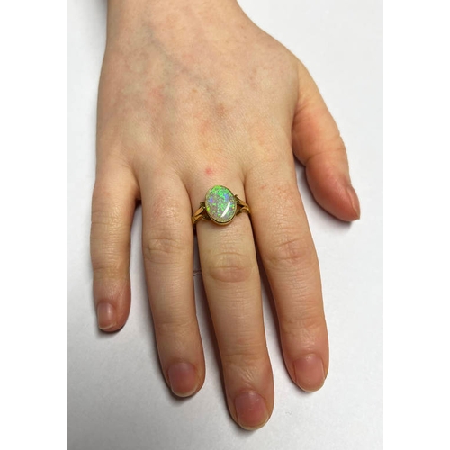 290 - 18CT GOLD OPAL SET RING - RING SIZE P, 4.6G