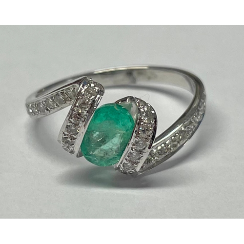 47 - 18CT GOLD EMERALD & DIAMOND TWIST RING - SIZE O