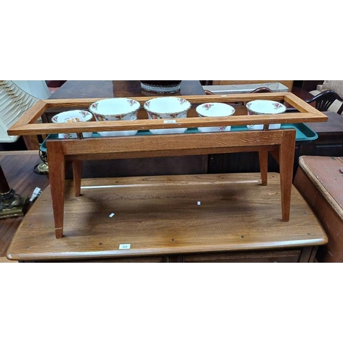 119 - OAK FRAMED POT STAND WITH 5 ROYAL ALBERT OLD COUNTRY ROSES PLANT POTS IN VARIOUS SIZES