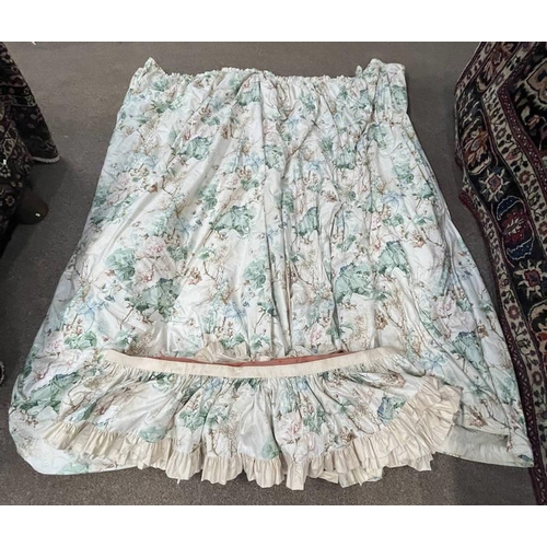 1219 - PAIR OF WHITE CURTAINS WITH FLORAL DECORATION THROUGHOUT, WITH MATCHING PELMET, 250CM DROP BY 375CM ... 