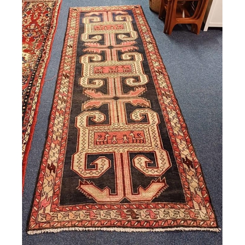 1222 - DEEP GROUND PERSIAN MISHKIN RUNNER WITH BESPOKE MEDALLION DESIGN - 320 X 110 CM