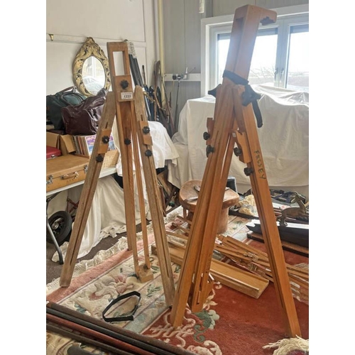 1233 - SELECTION OF VARIOUS ARTIST'S EASELS