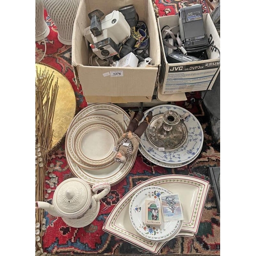 1276 - VARIOUS CAMERAS ETC TO INCLUDE OLYMPIA TRAVELLER DELUXE TYPEWRITER, SWINGER MODEL 20 CAMERA, PORCELA... 