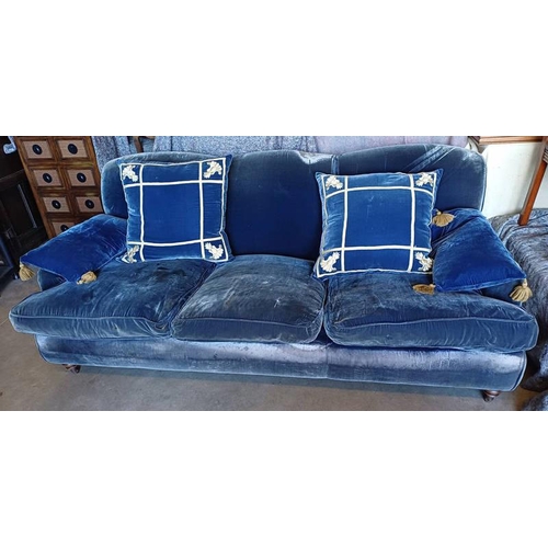 228 - 20TH CENTURY OVERSTUFFED 3 SEATER SETTEE WITH SHAPED BACK ON TURNED MAHOGANY SUPPORTS.