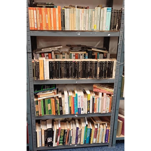 2285 - LARGE SELECTION OF VARIOUS PENGUIN PUBLISHED BOOKS, PAPERBACK NOVELS, ETC OVER 4 SHELVES