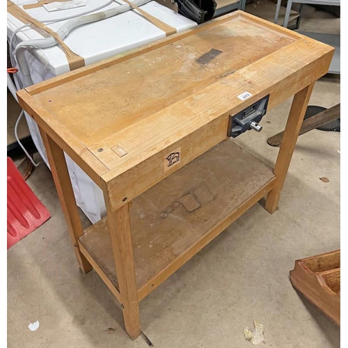 6072 - WOOD WORKING BENCH