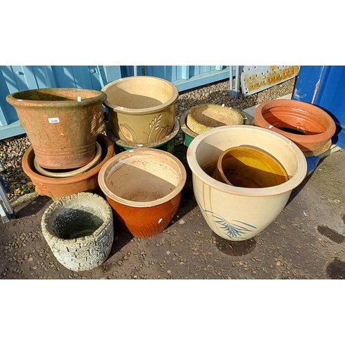 6106 - VERY GOOD SELECTION OF PLANT POTS IN VARIOUS SIZES