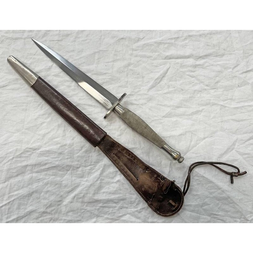 1008 - WW2 FAIRBAIRN-SYKES 2ND PATTERN FIGHTING KNIFE WITH 17CM LONG DOUBLE EDGED BLADE, PLATED GRIP AND HI... 