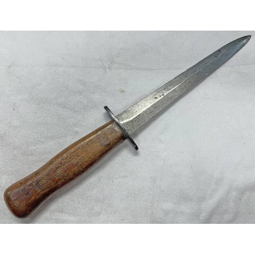 1112 - WOODEN HANDLE FS FIGHTING KNIFE WITH 16.7 CM LONG DOUBLE EDGED UNMARKED BLADE, UNMARKED METAL GUARD ... 