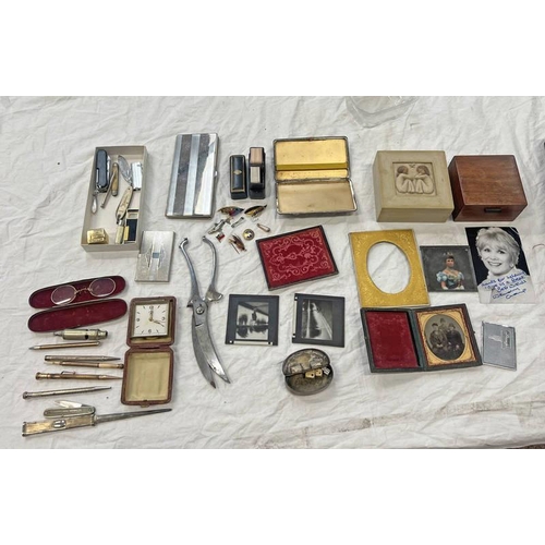 1170 - VARIOUS EMPHERMERA TO INCLUDE ROLLED GOLD PENCILS, MULTI TOOL, CARD CASES, HUDSON & CO 1901 WHISTLE ... 