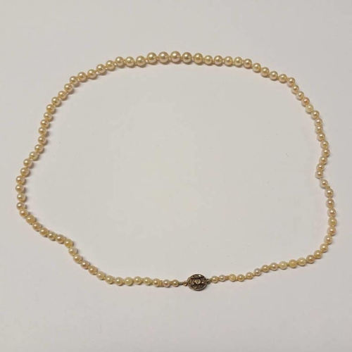 EARLY 20TH CENTURY GRADUATED CULTURED PEARL NECKLACE ON A GOLD ...