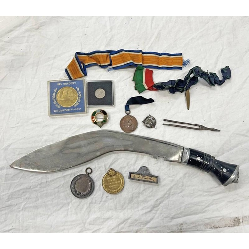 1556 - WW1 MEDAL TO 48987 PTE. A ROBERTSON R.SCOTS (ROYAL SCOTS) ALONG WITH MEDALS, KUKRI, ETC