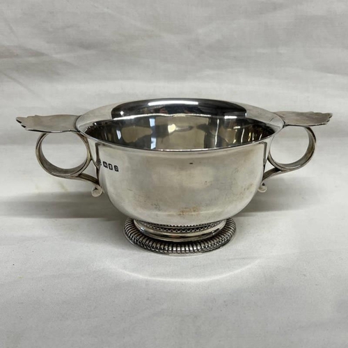 184 - SILVER 2-HANDLED PEDESTAL NUT DISH BY WAKELEY & WHEELER, LONDON 1919 - 225G