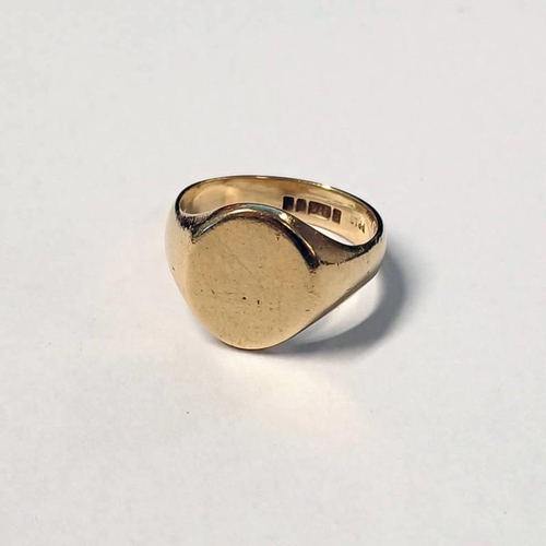 241 - 9CT GOLD GENTS SIGNET RING -7.2 G, RING SIZE R