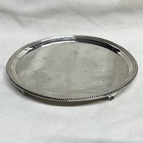 252 - GEORGE III SILVER OVAL TEAPOT STAND BY GODBEHERE & WIGAN LONDON 1789 - 16.5CM LONG, 145G