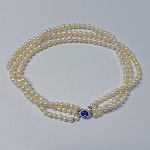 266 - TRIPLE STRAND GRADUATED CULTURED PEARL NECKLACE ON A 9CT GOLD AMETHYST & DIAMOND CLUSTER CLASP IN A ... 