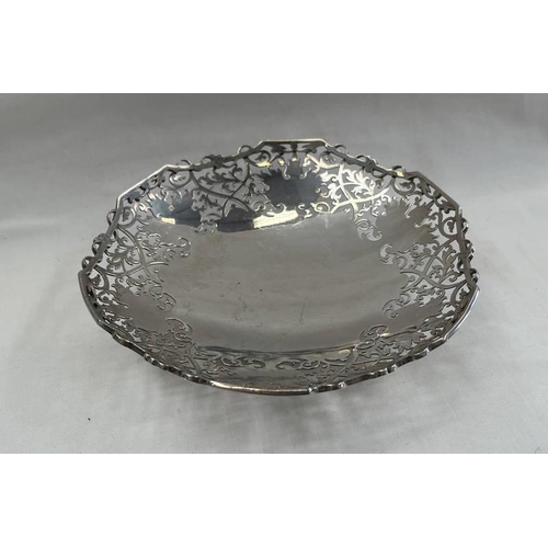 299 - SILVER CIRCULAR DISH WITH PIERCED DECORATION BY ELKINGTON & CO BIRMINGHAM 1939 - 16.5 CM DIAMETER, 2... 