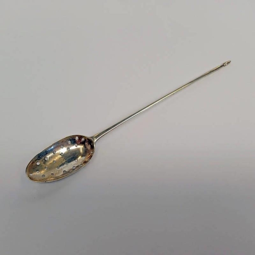 322 - 18TH CENTURY SILVER MOTE SPOON BY AMBROSE STEVENSON, CIRCA 1730 - 15 CM LONG