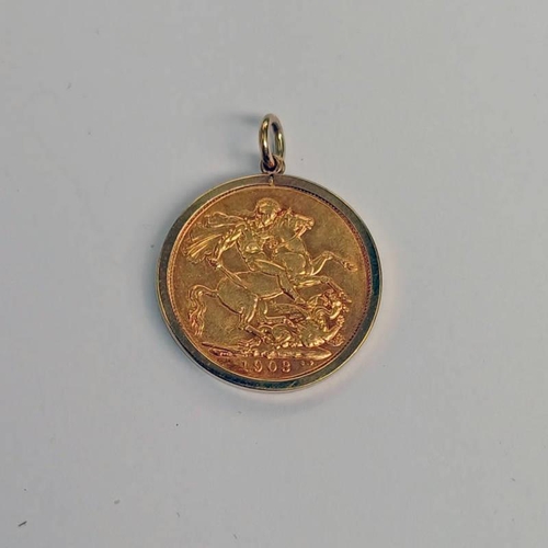 411 - 1903 PERTH MINT SOVEREIGN IN A 9CT GOLD PENDANT - 9.3 G