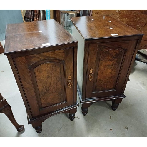 5052 - PAIR OF 20TH CENTURY MAHOGANY SINGLE DOOR BEDSIDE CABINETS ON TURNED SUPPORTS. 72 CM TALL X 36 CM WI... 