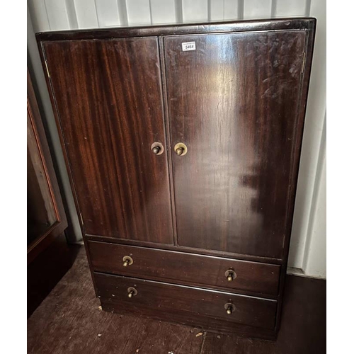 5464 - 20TH CENTURY MAHOGANY LINEN PRESS WITH 2 PANEL DOORS OVER 2 DRAWERS, 125CM TALL X 83CM WIDE