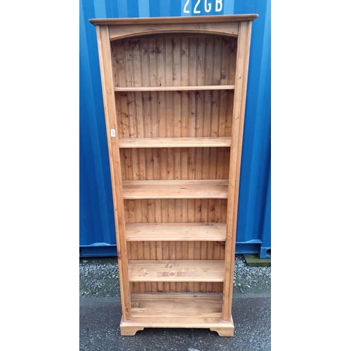 5477 - PINE OPEN BOOKCASE LABELLED AILSBURY PINE TO SIDE  - 184 CM TALL