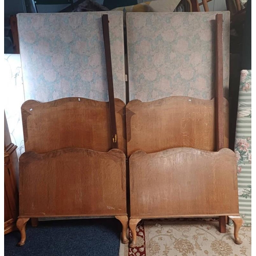 5487 - PAIR OF EARLY 20TH CENTURY VONO SINGLE BEDFRAMES WITH OAK HEAD & FOOT BOARDS