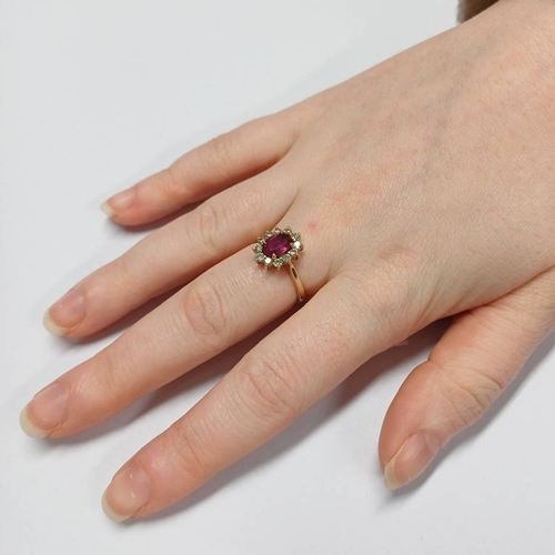 298 - 14K GOLD RUBY & DIAMOND CLUSTER RING, RING SIZE L