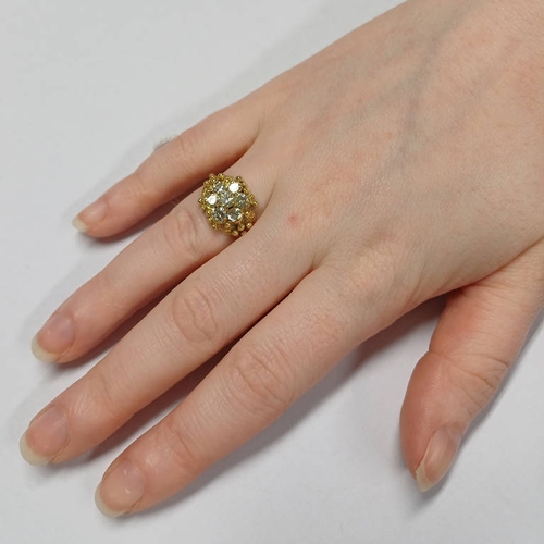 393 - 18CT GOLD DIAMOND CLUSTER RING, THE DIAMONDS VERY APPROX 1.45 CARATS IN TOTAL - RING SIZE: K