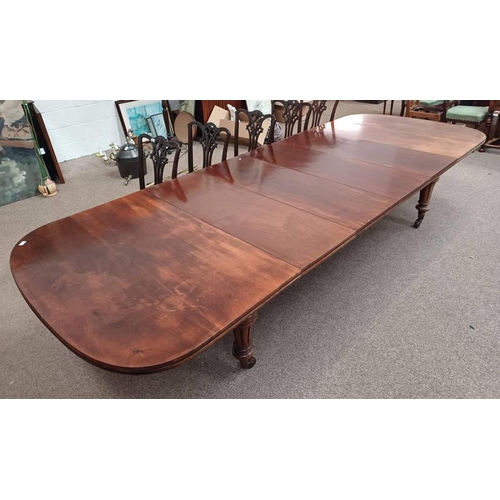 1 - 19TH CENTURY MAHOGANY EXTENDING DINING TABLE WITH 4 EXTRA LEAVES ON REEDED SUPPORTS, EXTENDED LENGTH... 