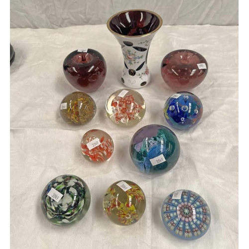 3049 - CAITHNESS GLASS PAPER WEIGHT & VARIOUS OTHER PAPER WEIGHTS & CUT GLASS LATE 19TH EARLY 20TH CENTURY ... 