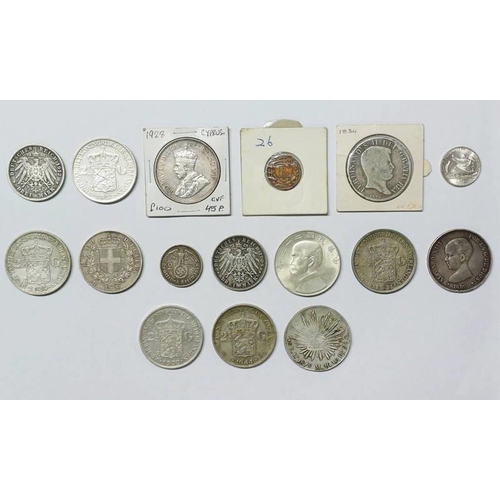 4064 - SELECTION OF VARIOUS WORLD COINAGE TO INCLUDE 1934 CHINA JUNK DOLLAR, 1928 CYPRUS 45 PIASTRES, 1878 ... 