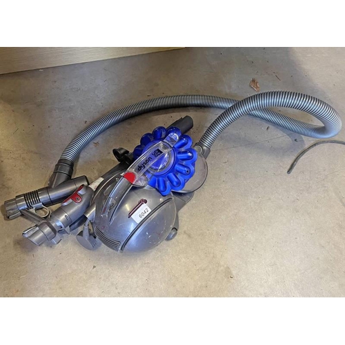 6042 - DYSON DC49 HOOVER