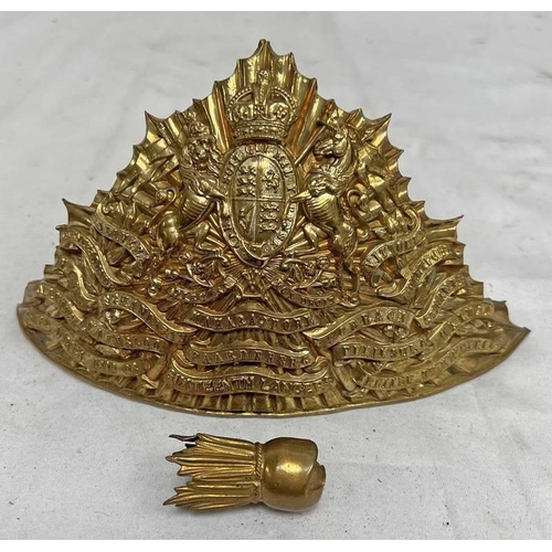 1079 - 16TH (THE QUEENS) LANCERS OTHER RANKS CAP PLATE, DIE STAMPED GILDED METAL 1902-14, ROYAL ARMS WITH K... 