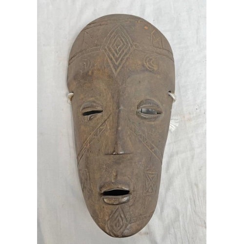 1255 - MAKONDE LIPIKO HELMET MASK WITH HAIR AND INCISED DECORATION, 23CMS HIGH