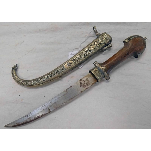 1283 - INDIAN KINJHAL WITH 20.6CM LONG SLIGHTLY CURVED BLADE WITH INTERESTING EAGLE MAKERS MARK, WHITE META... 