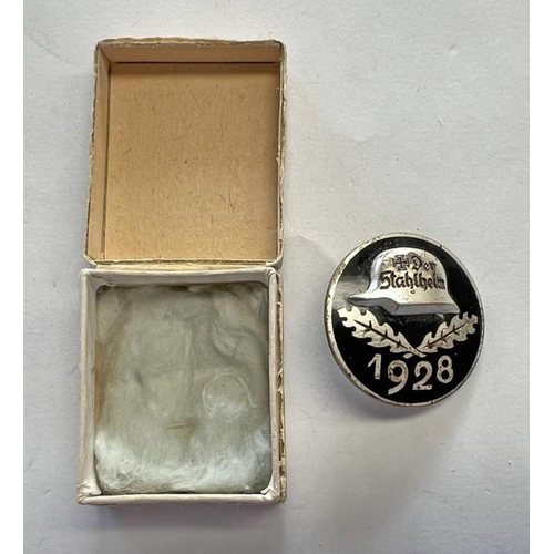 1315 - GERMAN THIRD REICH DER STAHLHELM 1928 BADGE , REAR MARKED GES.GESCH, A AND STH WITH A SMALL BOX